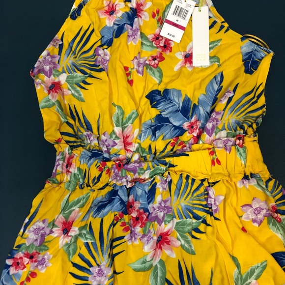 NWT summer top. Size M - Picture 2 of 3